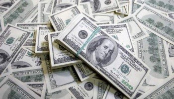 Курс трех основных валют вырос на валютных торгах среды